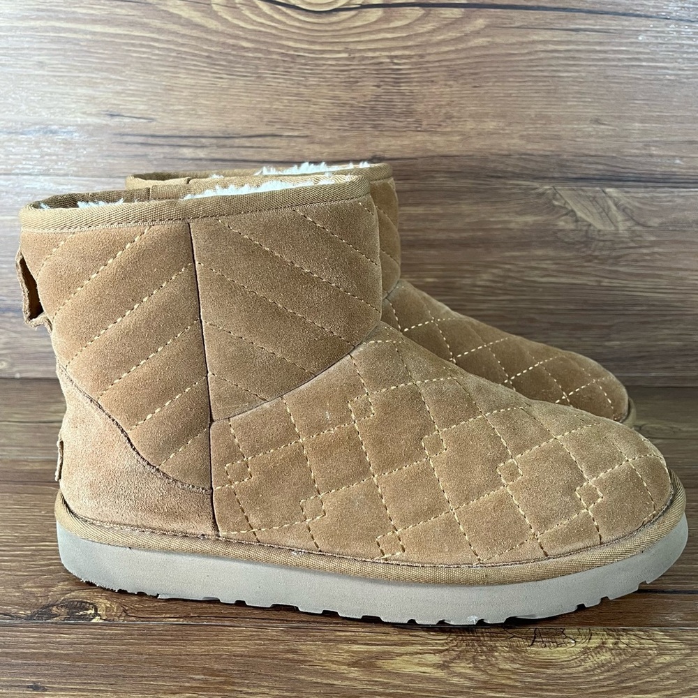UGG Quilted Winter Boots Women’s Size 10 EUC